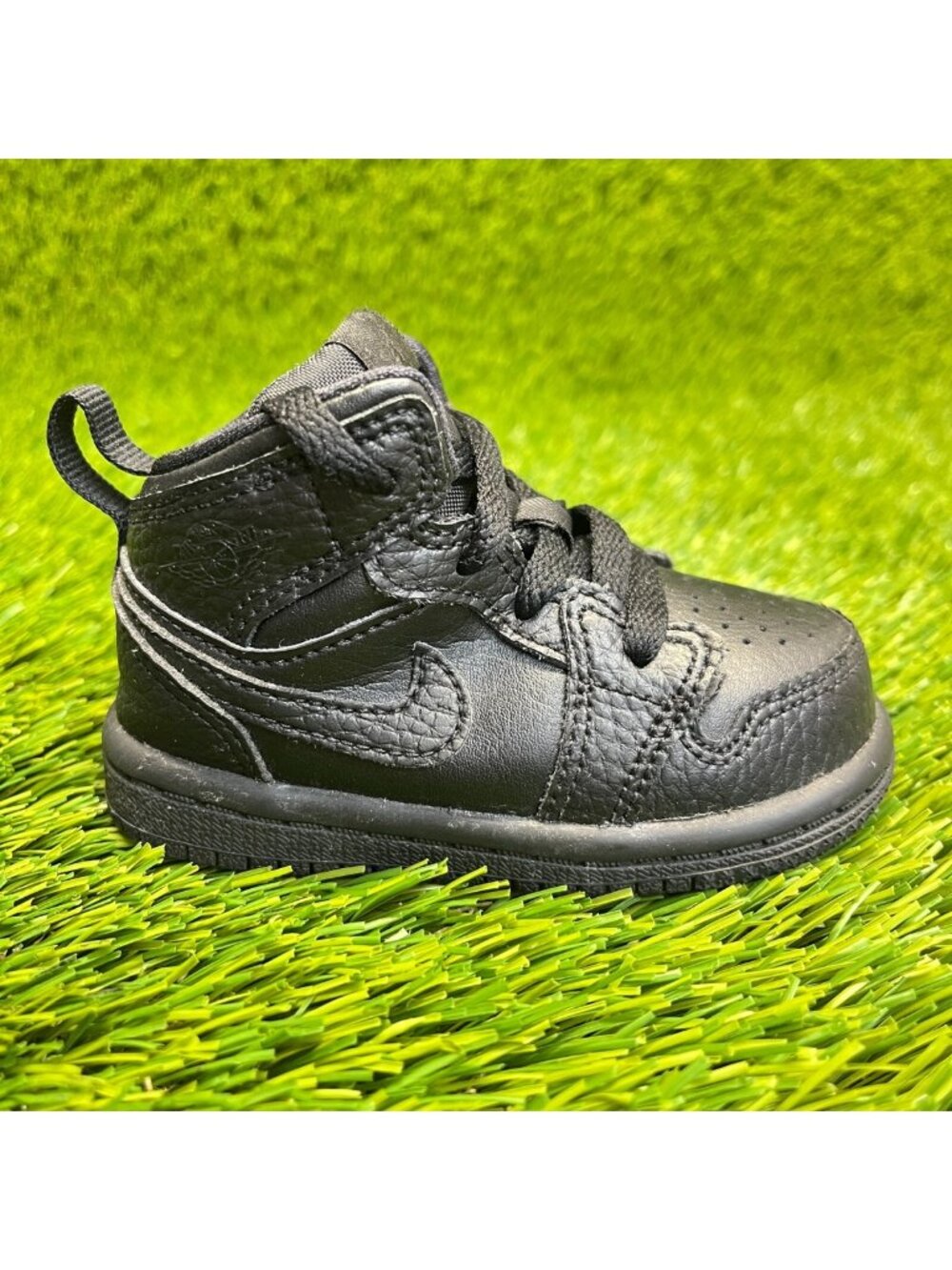 Nike Air Jordan 1 Mid Triple Black Toddler Size‎ 4C Athletic Shoes Sneakers